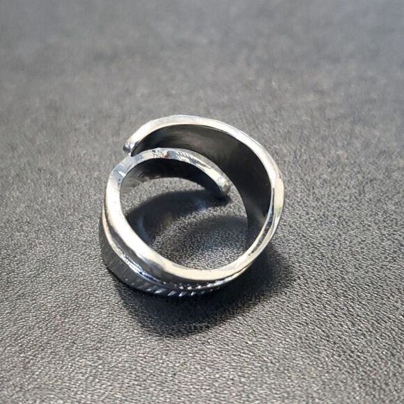 **Sale** Silver tone leaf ring size 7.5 - Picture 5 of 8